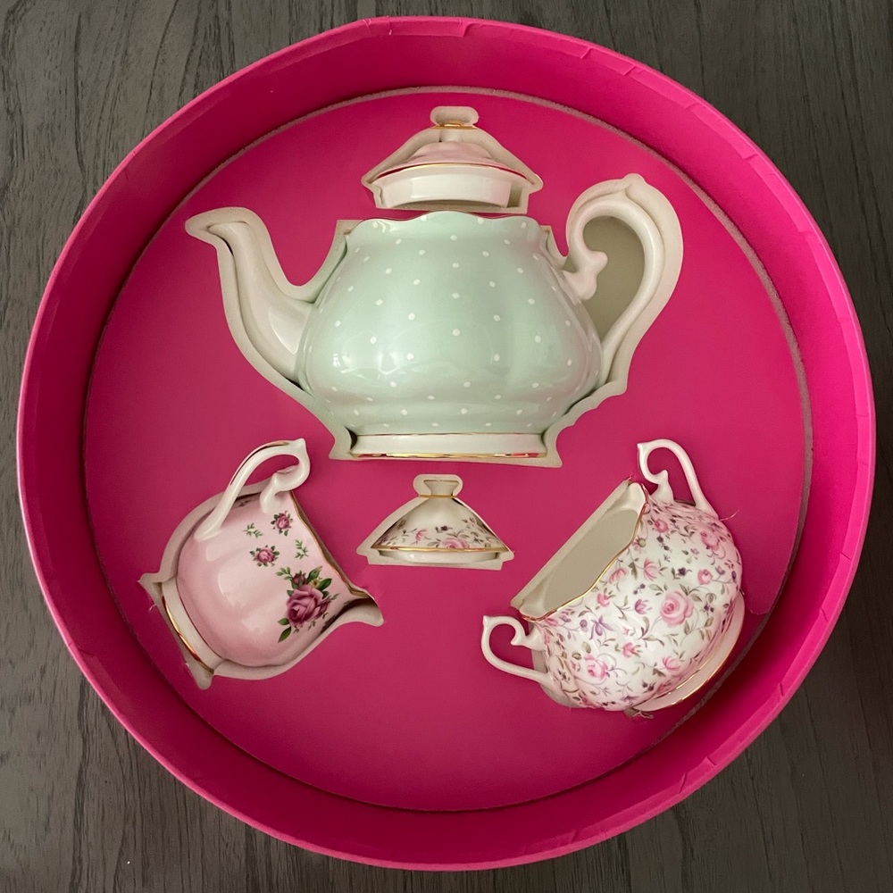 Royal Albert Vintage Mix Tea Set